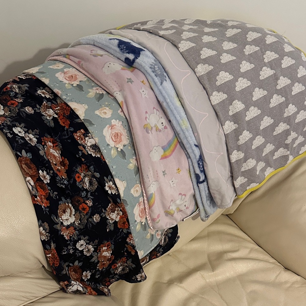 Cozy Cloud and Floral Patterned Throw Blanket Set